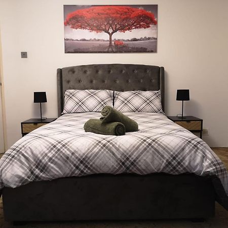 ホテル Mossbank House Luton Airport エクステリア 写真