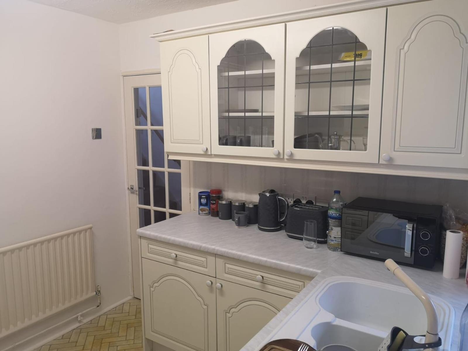 ホテル Mossbank House Luton Airport エクステリア 写真