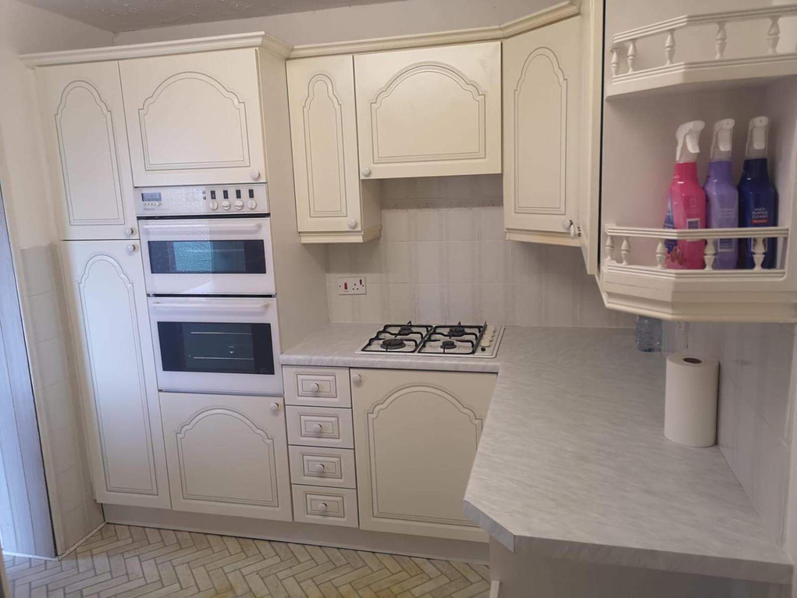 ホテル Mossbank House Luton Airport エクステリア 写真